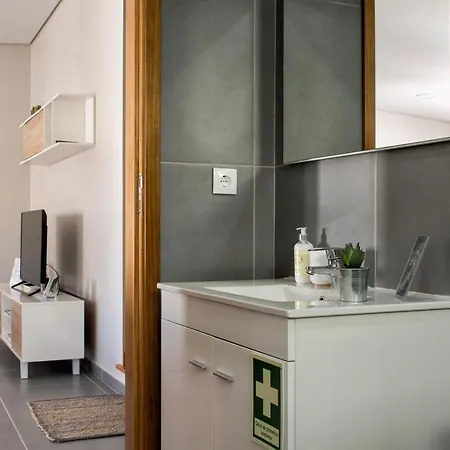 Stonehouse * Ponta Delgada