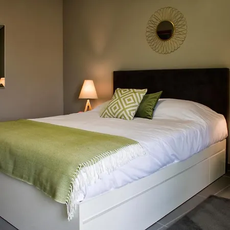 Stonehouse Apartament