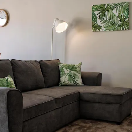 Stonehouse * Ponta Delgada