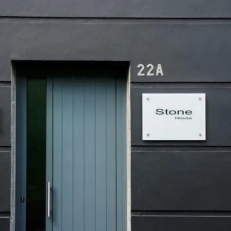 Stonehouse Apartment *