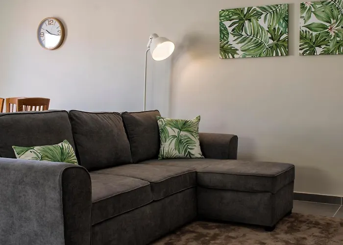 Stonehouse * Ponta Delgada